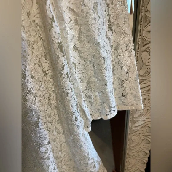 Vintage Elegant White Lace Dress - Picture 2 of 6
